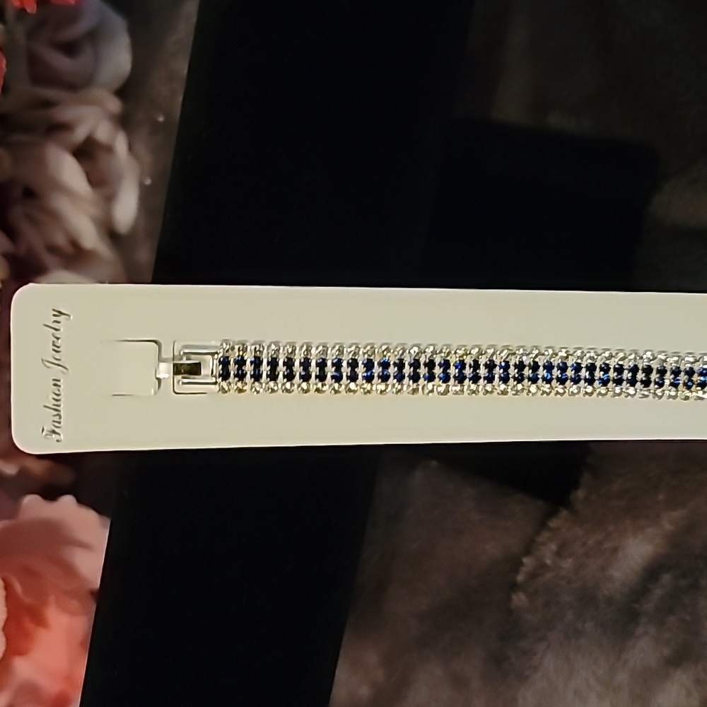 Pretty Fashion Blye Stoned 7 in  Bracelet